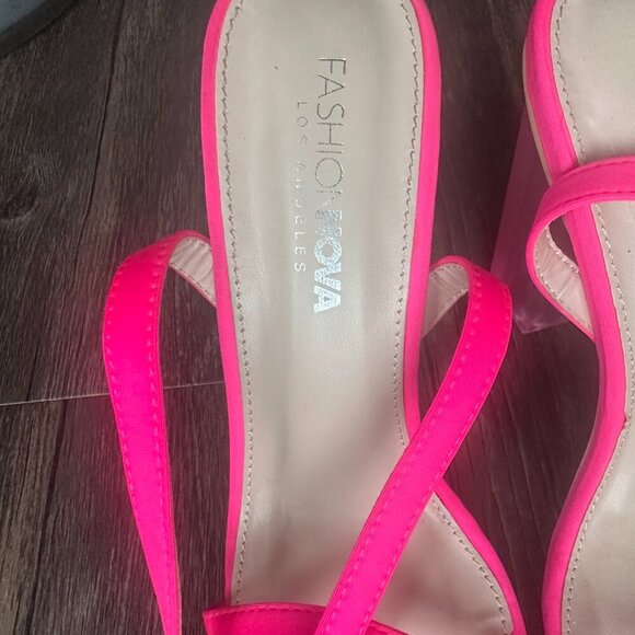 Fashion Nova Neon Pink Strappy Clear Block Heel Sandals - Size 8 - Picture 3 of 3